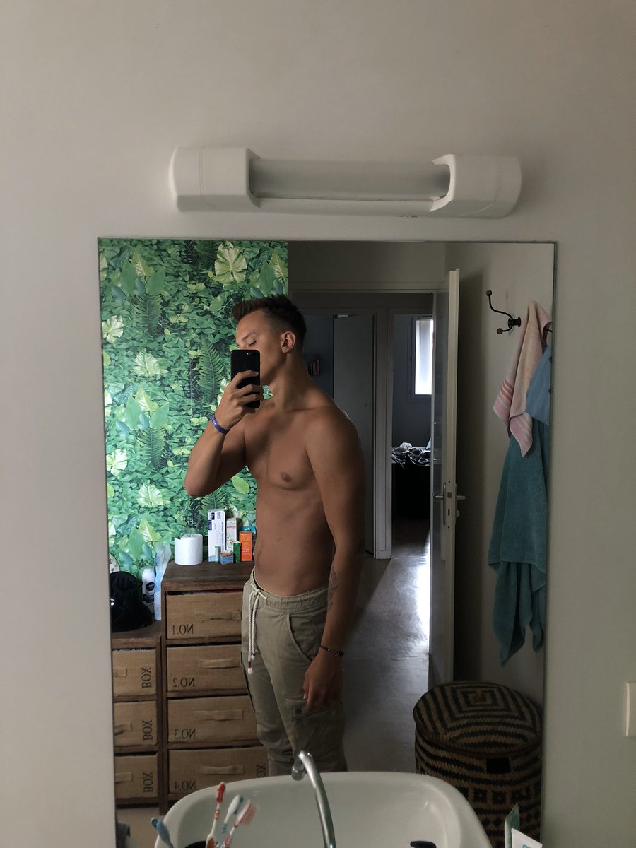 lucas_tls31's tweet image. 1 year ago !

Je sais pas si je mérite quoi que ce sois, mais on s’en donne les moyens 🤷🏽‍♂️

En tout cas fier du chemin parcourus pour l’instant, vous me donnez un maximum de force pour aller toujours plus loin ! Inspire me @Mikaelhymst @Mounir_Life