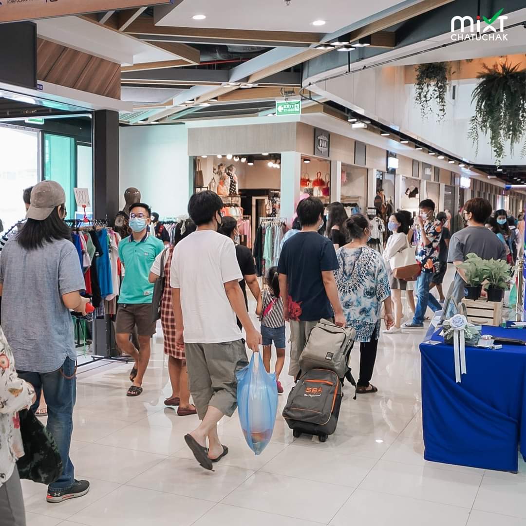 MixtChatuchak's tweet photo. ช้อปเพลิน ที่ มิกซ์​ จตุจักร​ กิน เที่ยว​ ช้อป มากันได้ทั้งก๊วน 🛍️ มี 💯 เดียว ก็ช้อปได้ หิ้วของถูกใจกลับบ้านเลย https://t.co/APx4wHwkdM https://t.co/rdhwt68Kz2