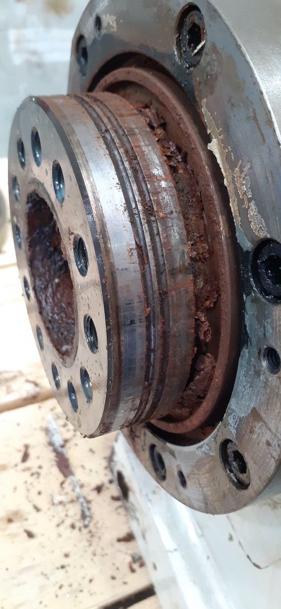 machine_support's tweet image. Spindle tight. Investigation found severe contamination. Unit stripped and cleaned. Bearings replaced, preload set, run out checked and back in machine and back in production #UKmfg #Productivity #preventative #Maintenance @machine_support