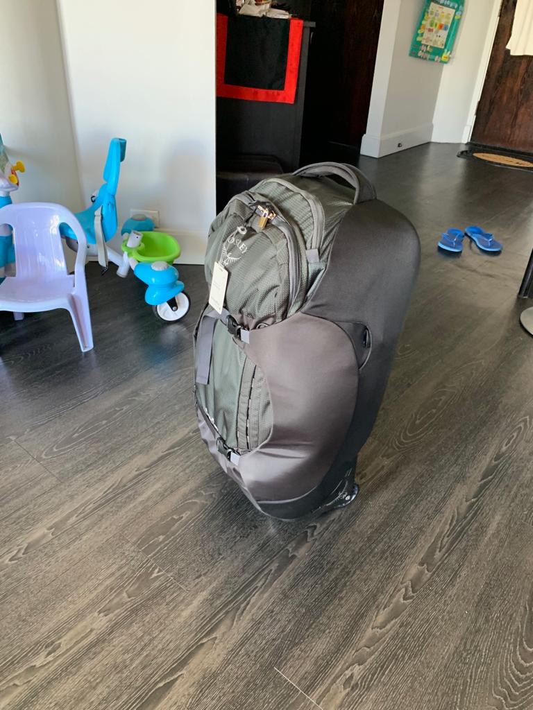 Pretty much everyone told us it was a crazy idea: it's too long, dangerous & insane to do this with a 2-year-old. Turned out to be a fantastic adventure in all aspects (& don't worry it's not the craziest thing I did).We just had two bags like this one:2/x