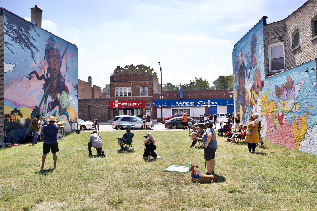 vashon_photo's tweet photo. South Shore residents were in for a treat, with a series of #BackAlleyJazz sets by the #HPJC2020 #Chicago @HydeParkJazz 

Back Alley Jazz is inspired by the original jazz alley jams that took place in various locations on the South Side in the 1960s and 70s. https://t.co/JwwPPIODVH