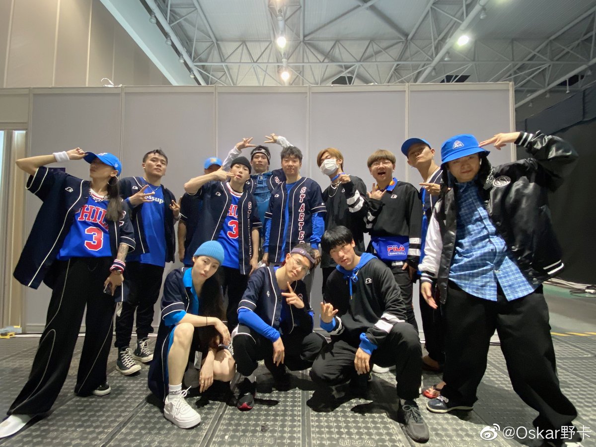 JacksonWGlobal's tweet image. [WEIBO] [#TeamLookThisWay] 200823 Oskar野卡

“Thanks Jia ge for giving me a chance at auditions
Also very happy to join Jia ge’s team
Even though I’ve been eliminated, I’ll work hard to return
As long as my teammates need me, say the word and I’ll come!
Handsome!”

#JacksonWang