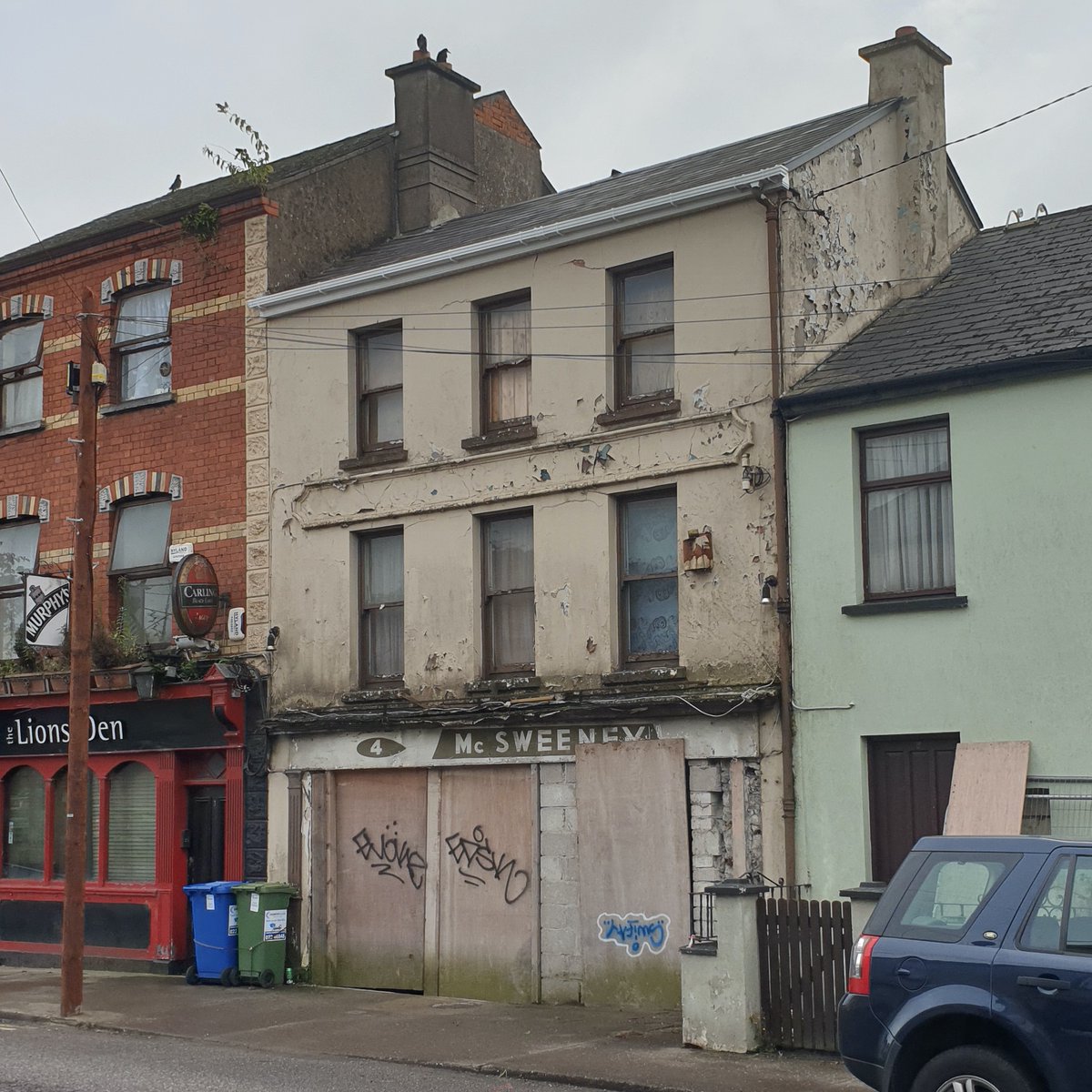 another character empty property Cork city, this one a former pub has so many nice featuresshould be someones home, work, community spaceso sad to see so many derelict, vacant, crumbling properties across Ireland #not1home  #HeritageWeek  #homeless  #respect  #pfg  #meanwhileuse