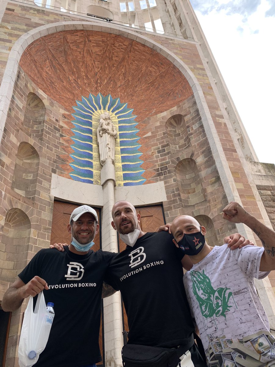 RickyPowWBC's tweet image. Ya en casa después de un gran fin de semana con otra victoria de nuestro gran campeón @MartnezKiko contra un Mexicano duro en Noe Martínez 🇪🇸 🇲🇽🥊 y una gran victoria del gran campeón Argentino 🇦🇷 @maravillabox @wbcmoro @WBCBoxing @wbcboxeo  @boxeoevolution #Boxeo #WBC