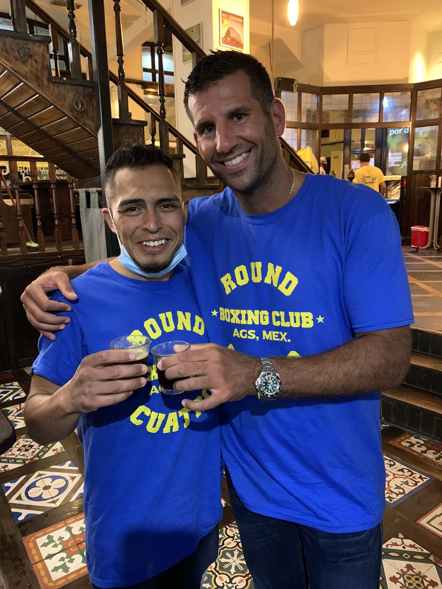 RickyPowWBC's tweet image. Ya en casa después de un gran fin de semana con otra victoria de nuestro gran campeón @MartnezKiko contra un Mexicano duro en Noe Martínez 🇪🇸 🇲🇽🥊 y una gran victoria del gran campeón Argentino 🇦🇷 @maravillabox @wbcmoro @WBCBoxing @wbcboxeo  @boxeoevolution #Boxeo #WBC
