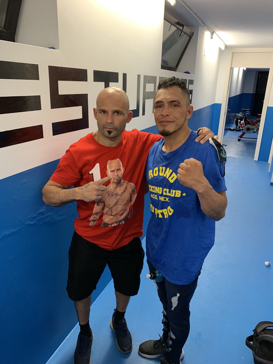 RickyPowWBC's tweet image. Ya en casa después de un gran fin de semana con otra victoria de nuestro gran campeón @MartnezKiko contra un Mexicano duro en Noe Martínez 🇪🇸 🇲🇽🥊 y una gran victoria del gran campeón Argentino 🇦🇷 @maravillabox @wbcmoro @WBCBoxing @wbcboxeo  @boxeoevolution #Boxeo #WBC