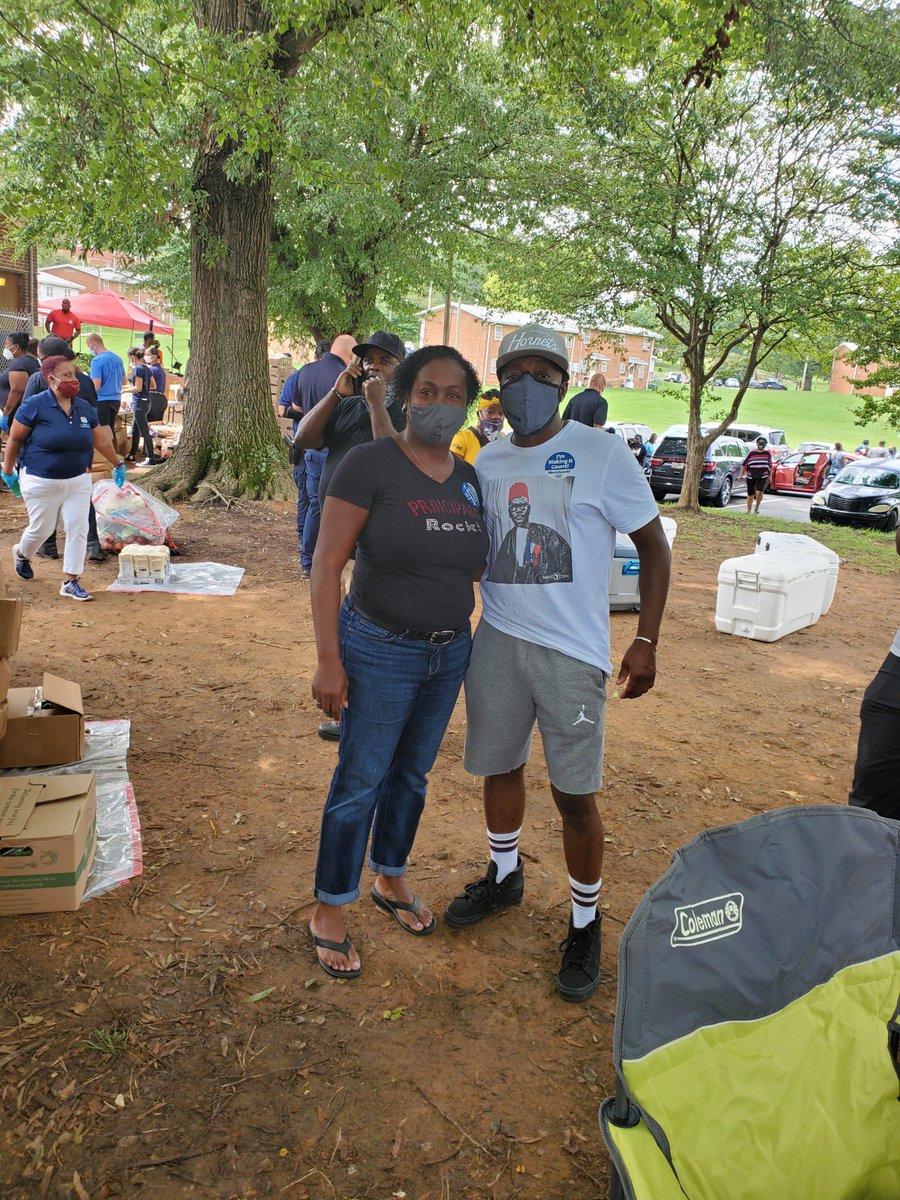 HillsDruid's tweet photo. The Anthony Hamilton Foundation and Supporters provided Essential supplies for the Dillehay Community. Druid Hills Academy is one step closer to strengthening the needed foundations to be successful in all areas. That foundation is Parent  and Community Engagement https://t.co/NhsE5coAbF
