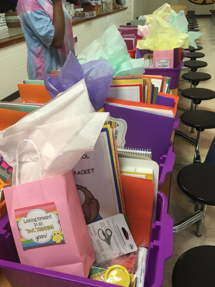 ASteeleKinder's tweet photo. Ready for an “OWL” standing year of learning adventure! https://t.co/09NijOaYLL
