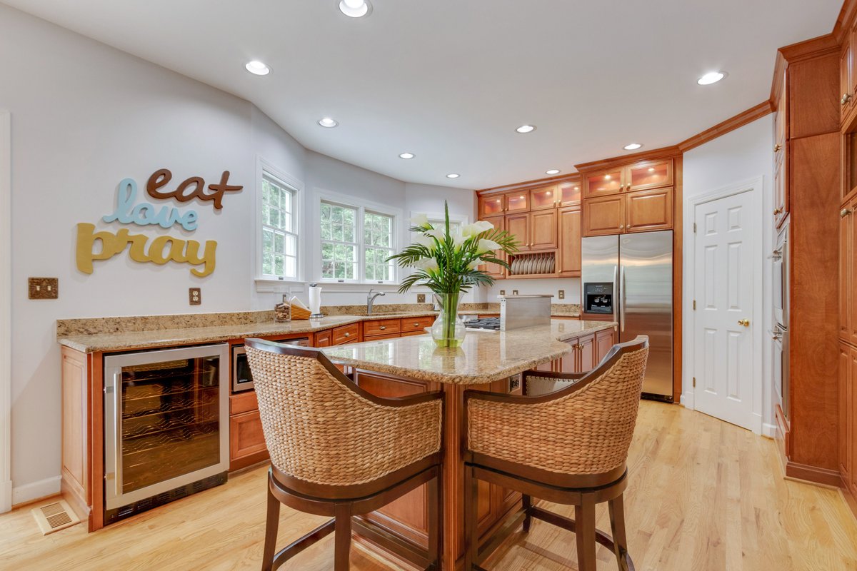 MikeGHomes's tweet photo. There is an open house Sunday August 23rd between 1PM-4PM at this beautiful new listing in Alexandria, VA . Check out the additional details below:

https://t.co/XoVYyJMLFz

#RealEstate #RE=ealtor #BuyingHomes #Alexandria #NOVA #MikeGHomes #Virginia #Century21nm #Investing https://t.co/Yd4fnb4lSE