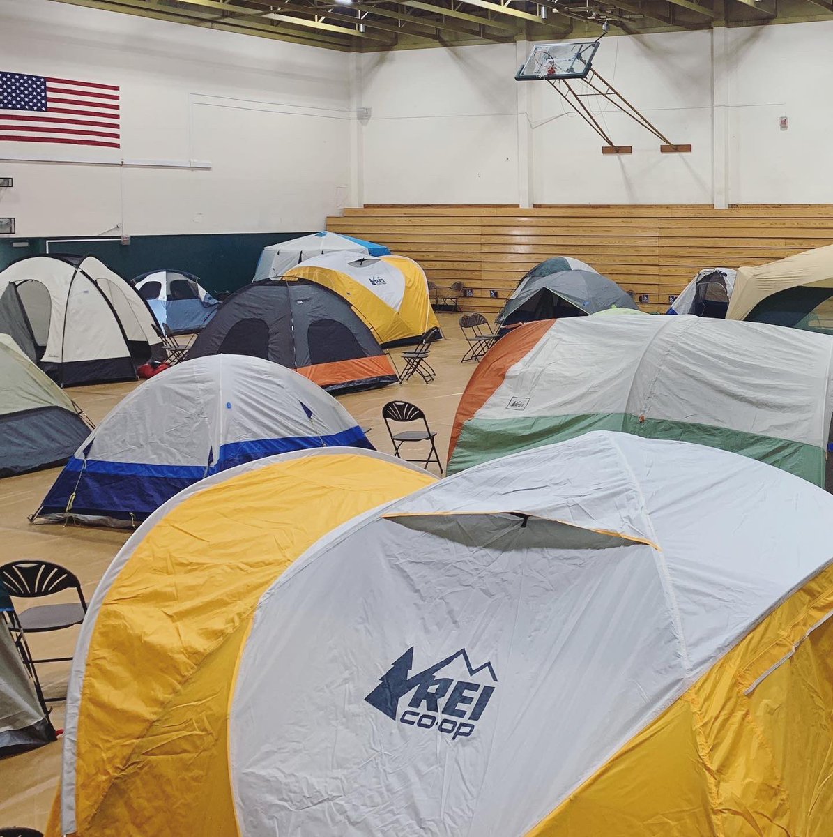 Heading out with another round of donated meals for folks displaced by the fires. We’re currently closed to the public while we focus on supporting our evacuated staff and feeding the community. 

#santacruz #community #californiafires #staysafe