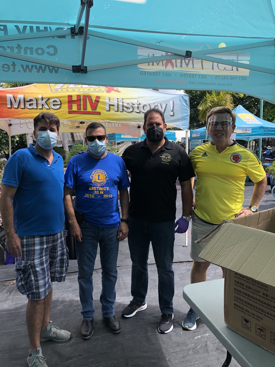 CarlosADeArmas's tweet photo. Con #SurvivorsPathway @FDuberli #KindomLionsClub #UnitedHeathCare #FundacionBencomo #CarlosJoelBencomo #LuisSuarez @cevallosmiami #TestMiami @HealthyFla entregando morrales con útiles escolares, bicicletas, comida, kit de aseo, alimentos, HIV Test, máscaras.. https://t.co/X42vNx7SKw