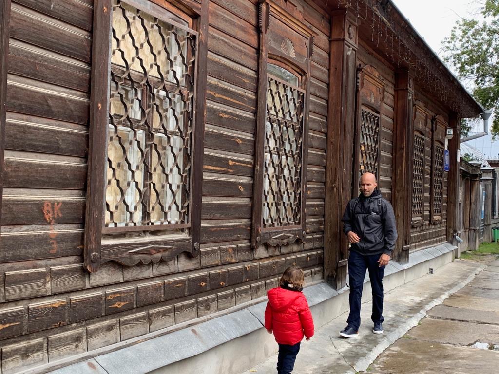 We then made our way to Yekaterinburg, which is east of the Ural Mountains & is best known for its "Church on the Blood," built in the early 21st century on the site of the 1918 Romanov executions:7/x