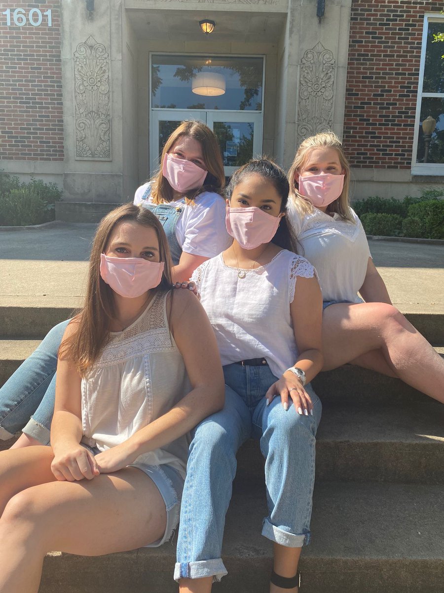 jannah_leigh01's tweet photo. Even this heat can’t beat us! #GPhi #gogreek https://t.co/4hiNW6RKvn