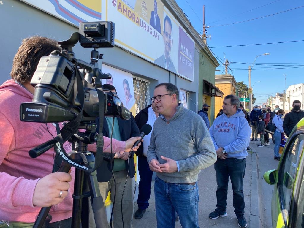 APerrone510's tweet photo. Lanzamiento de la candidatura al Municipio de Pando, de nuestro amigo Jorge Galván con la visita de los Senadores @raul_lozanob y Guillermo Domenech.
@Cabildo_UY https://t.co/Siq5Dp5eDR