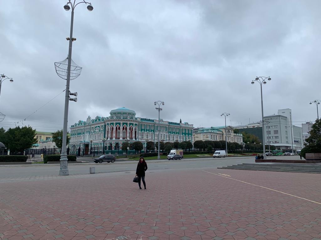 We then made our way to Yekaterinburg, which is east of the Ural Mountains & is best known for its "Church on the Blood," built in the early 21st century on the site of the 1918 Romanov executions:7/x