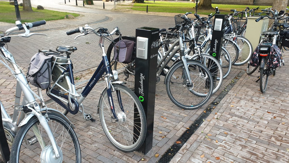 Gezien in Diever @gem_westerveld   een nieuw model fietsnietje met oplaadpunt! Benieuwd naar de ervaringen!