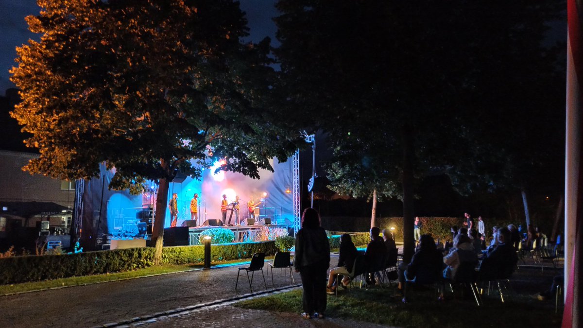 AS_Fievez's tweet photo. | EN DIRECT | Ça bouge à Miannay ! 
C'est jusque demain soir ! 😜🎶🎷
#Weekendjazz #concerts #ccv https://t.co/FfQE08sDcj