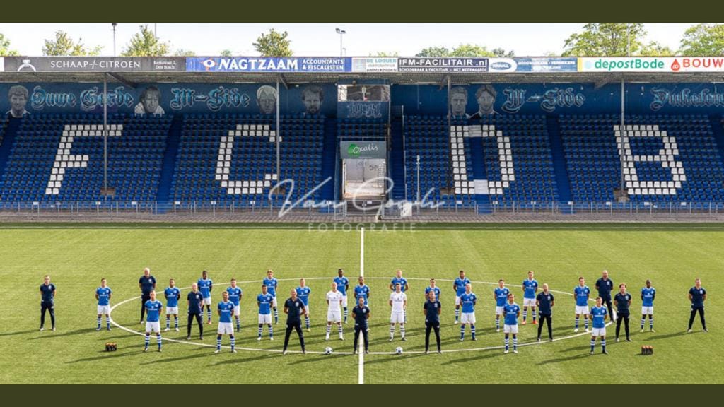 Hein85360641's tweet photo. WIJ zijn @mijnfcdenbosch 💙
#FCDB #m_stichting #duketowncrew #SCFCDB #FCDBfans https://t.co/IqSuqHS6Z7