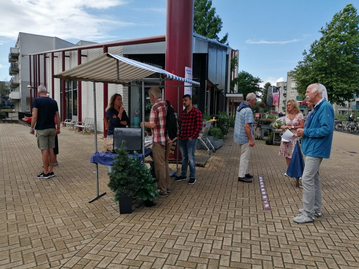 _Annerike's tweet image. Opbrengst na een dagje op het plein: een doos vol ideeën van omwoners voor het #orakelplein in Molenvliet.