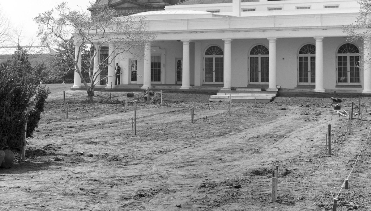 The Rose Garden under reconstruction outside of the Oval Office in 1961. President Kennedy asked Rachel “Bunny” Mellon & First Lady Jackie Kennedy to redesign & improve this part of the grounds w landscape architect Perry Wheeler & White House head gardener Irwin Williams