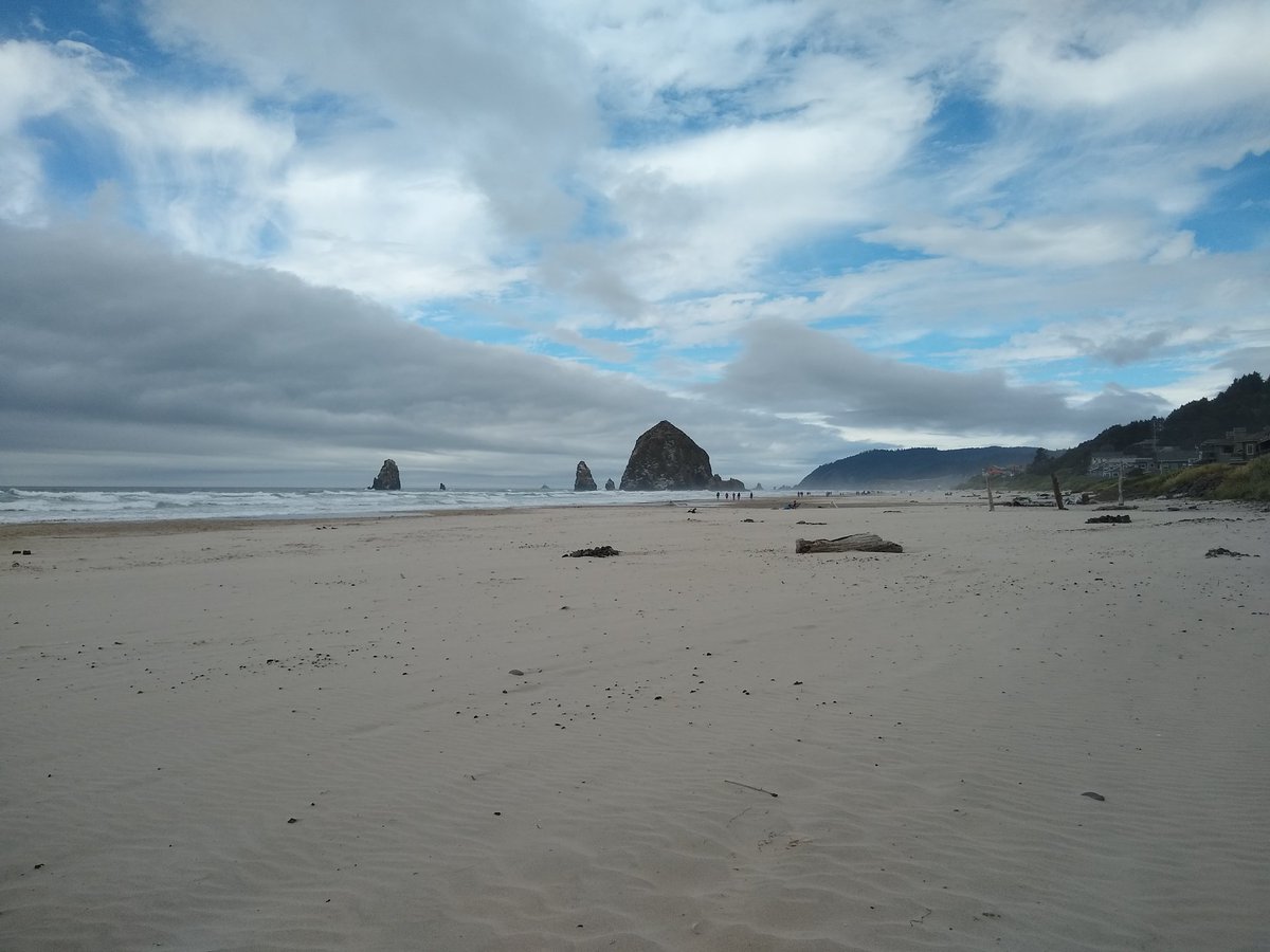 PDXTimB's tweet image. Cannon Beach never disappoints! #cannonbeach #haystackrock