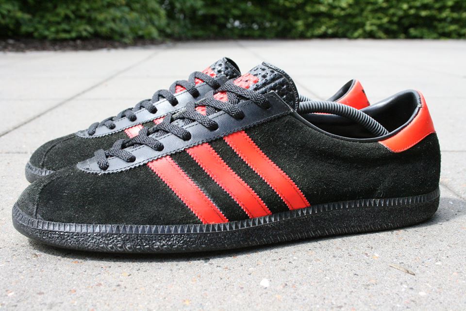 Partina City Escultura luto deadstock_utopia a Twitteren: "Austria Brussel with the black sole #adidas  #vintage https://t.co/TbmghQ3xDf" / Twitter