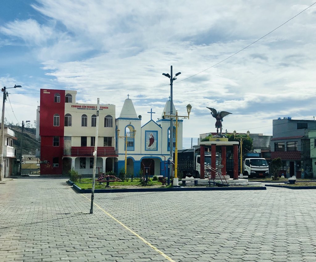 cesarmantillaec's tweet photo. Recorremos junto a la Fundación Apoyar las parroquias rurales de mi Quito querido (Calderón, San Antonio de Pichincha, Pomasqui, Pintag y Conocoto), definitivamente jamás te cambiaría con ninguna ciudad del mundo. Vivimos en un paraíso. https://t.co/jx1bXgSXSZ
