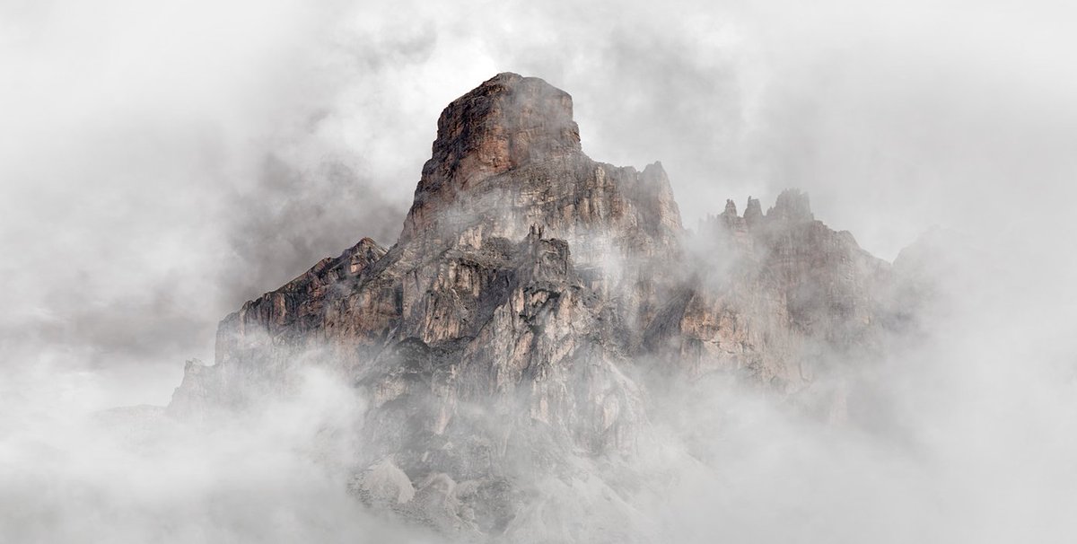 The sublime according to Immanuel Kant is the sense of awe that man feels when faced with the greatness of nature – when it shows its more peaceful side, but even more so when unleashing its dreadful forces, making each and every one of us feel our smallness.