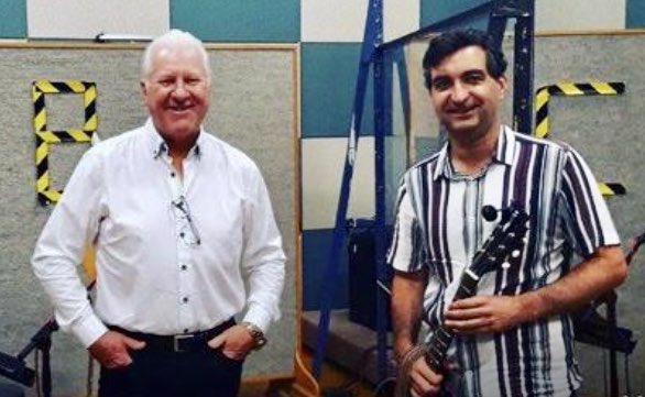 martylyricfm's tweet photo. Friend of the show ⁦@ultanconlon⁩ is on #TheCollinsCollection this Sunday at 10.00am ⁦@RTERadio1⁩. Wishing him well 🎸 https://t.co/exNaiKBlZ8