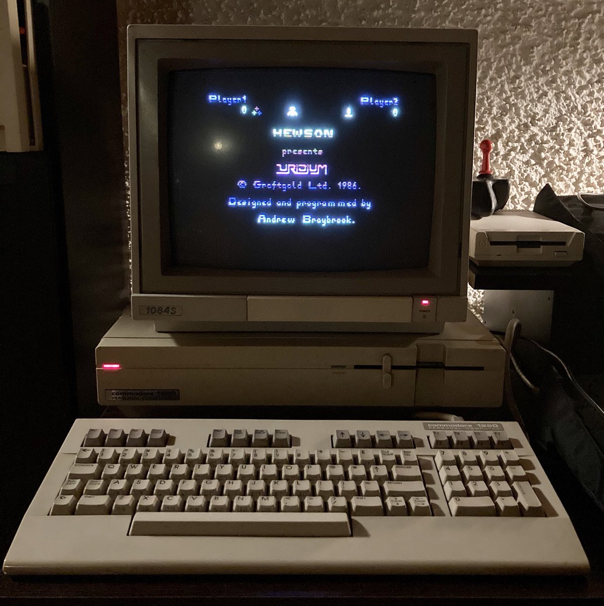 monel1976's tweet photo. 8bit night @UridiumAuthor #RETROGAMING #gamersunite #C64Retweets #commodore #commodore128D https://t.co/z6gz8c8QIz