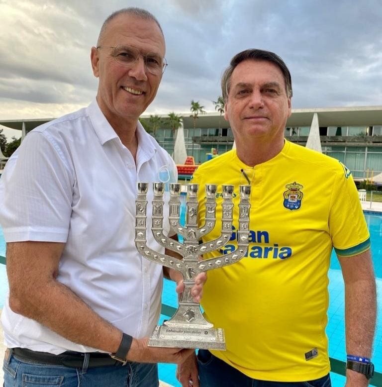 jairbolsonaro's tweet photo. - Embaixador Yossi Shelley.
- Atualizando acordo de paz Israel e Emirados Árabes Unidos. https://t.co/dhbyYU8nsJ