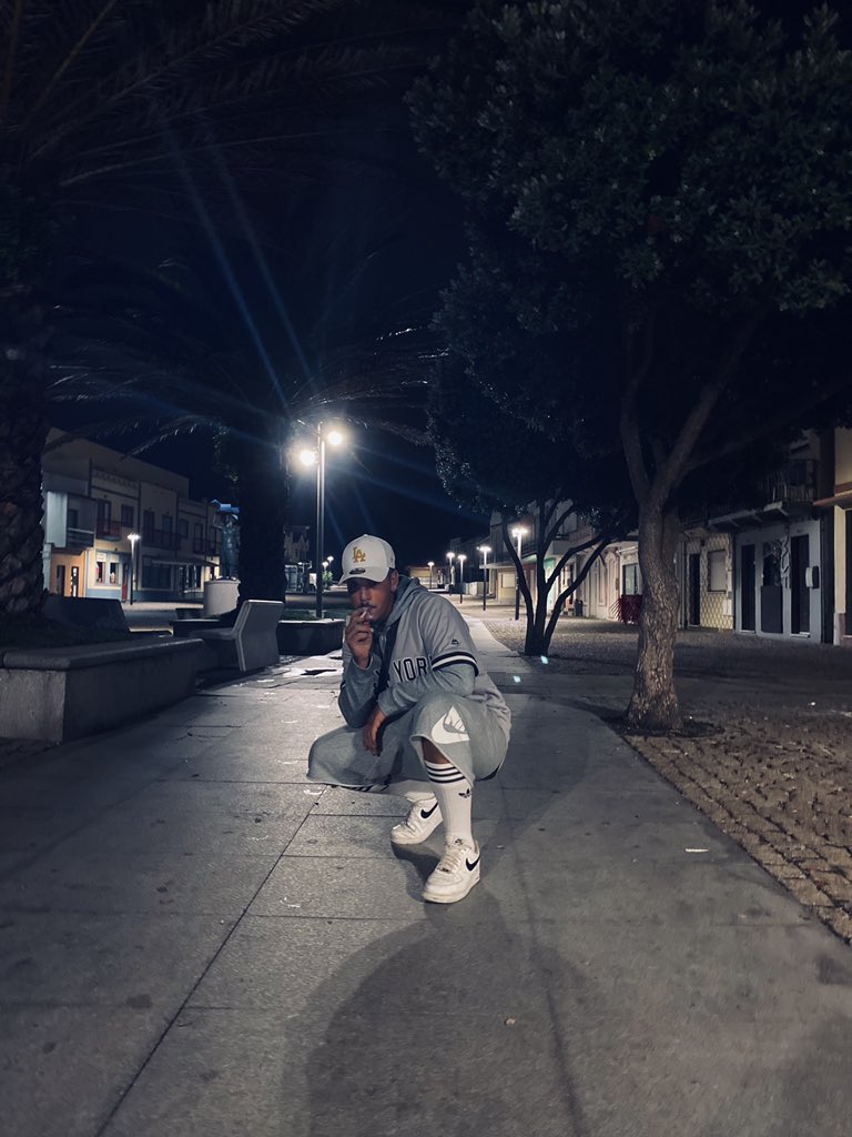 Nigga não beefo, 'tou chill
Quero é guita p'a viver tranquilo💣