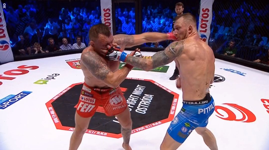 Barrelelapierna's tweet photo. Evento estelar de Fight Exclusive Night 29. Dedo en el ojo de Marcin Lazarz a Adam Kowalski. Pelea sin decision #FEN29 https://t.co/6cHtc8c18u