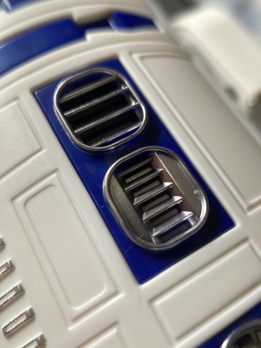 flawedgirl's tweet image. Je l’avais presque oublié 😅 #StarWars #Sphero #SpheroR2D2