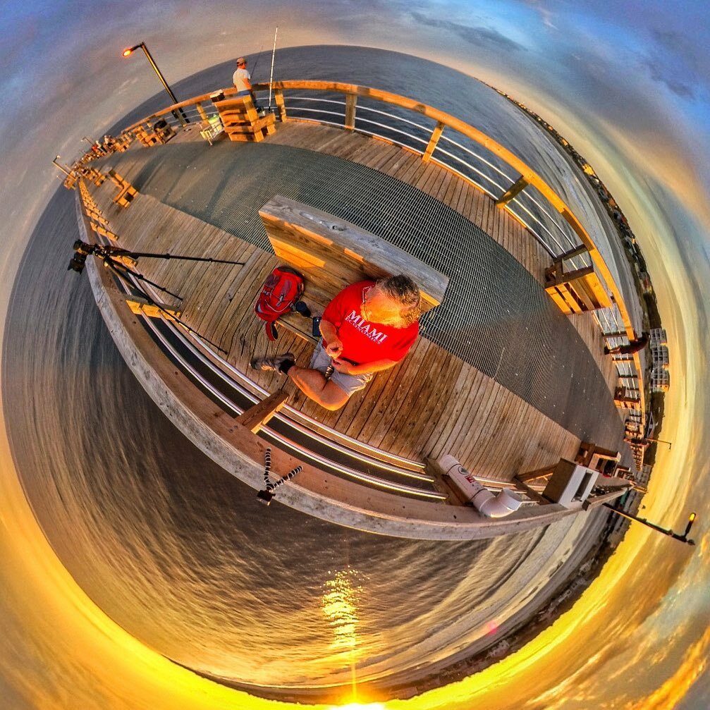 Pier sunrise in 360 #oakislsndnc #pier #oakislandpier #sunrise #360 #lifein360 #instaonex #rsa_light #rsa_light_members #sky_brilliance #water_brilliance #morningcoffee #fishing instagr.am/p/CENMYf2BPhL/