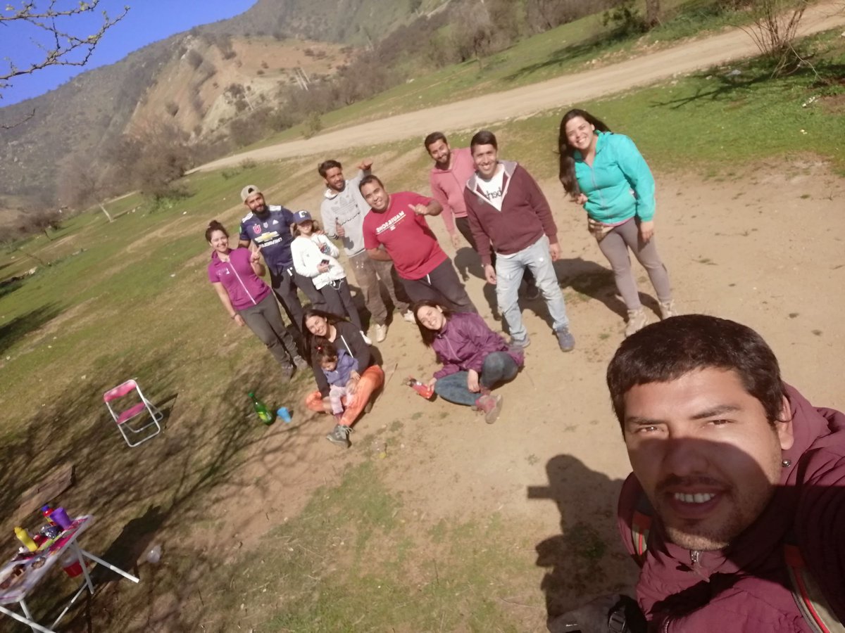 EricJon17313757's tweet photo. Después de una buena mañana retirando basura en cuesta barriga su asado para compartir https://t.co/u87qV0cXyH