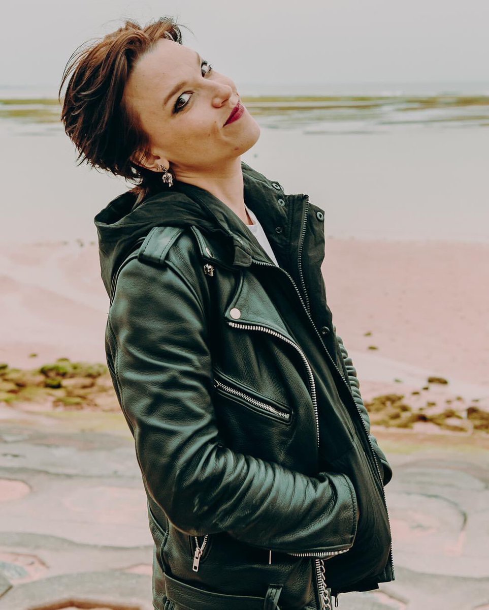 - ur camera roll if lzzy hale was ur gf - a thread