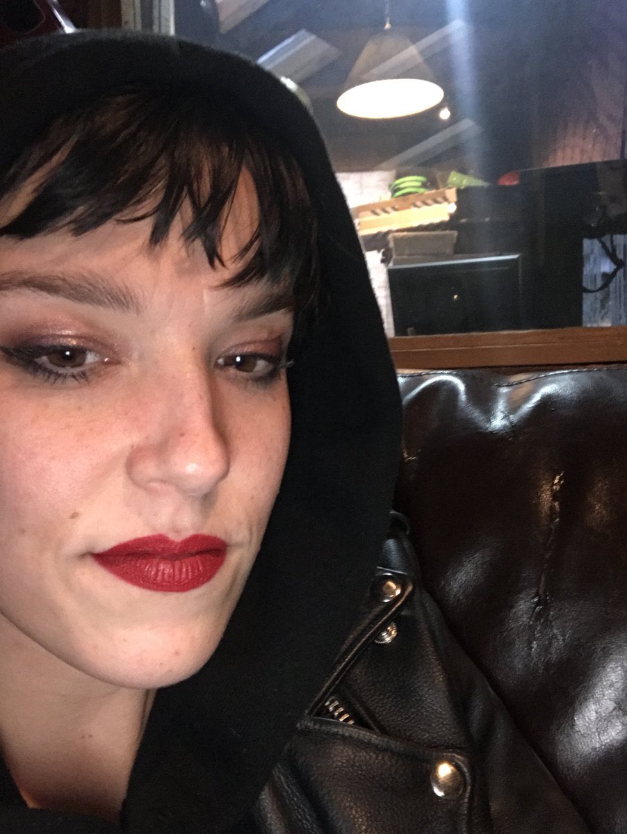 - ur camera roll if lzzy hale was ur gf - a thread