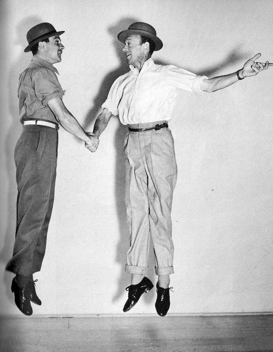 Astaire, el preferido de realizadores y productores.Gene Kelly, lejos de confrontaciones artísticas, trabó una profunda amistad con Astaire, del que afirmó que "fuimos como hermanos" y que "en más de una ocasión intercambiamos papeles".En 1944 protagonizó el filme dramático