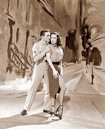 esquemas característicos dio paso a un renacimiento del género.En 1954 Gene Kelly rodó "Brigadoon", de nuevo con Vincente Minnelli, al lado de Van Johnson y Cyd Charisse.Después inició una nueva etapa con "Invitation to the Dance" (1956), centrándose en su labor como