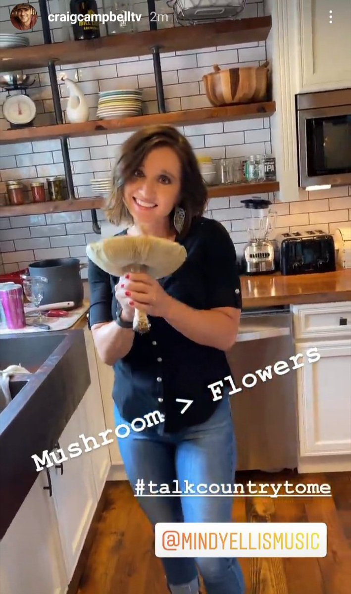 CampbellsCorral's tweet photo. Mushroom Flowers @craigcampbelltv @mindyellismusic π #talkcountrytome https://t.co/qx2twSukRO
