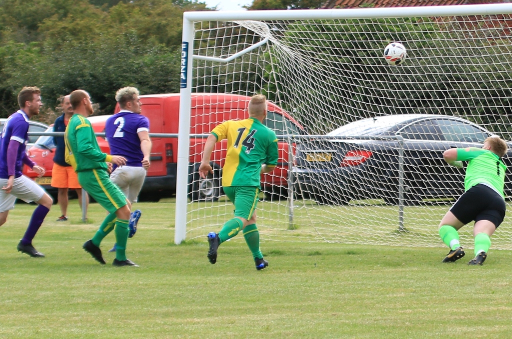 FIRST TEAM | Burt's pictures from the game against <a href="/HarchesterUtd23/">Harchester United</a> are now available to view on our Facebook page... tinyurl.com/y6fekr2s | #euafc ⚽️ #CaughtOnCamera 📸 | #UpTheEz 🟢🟡