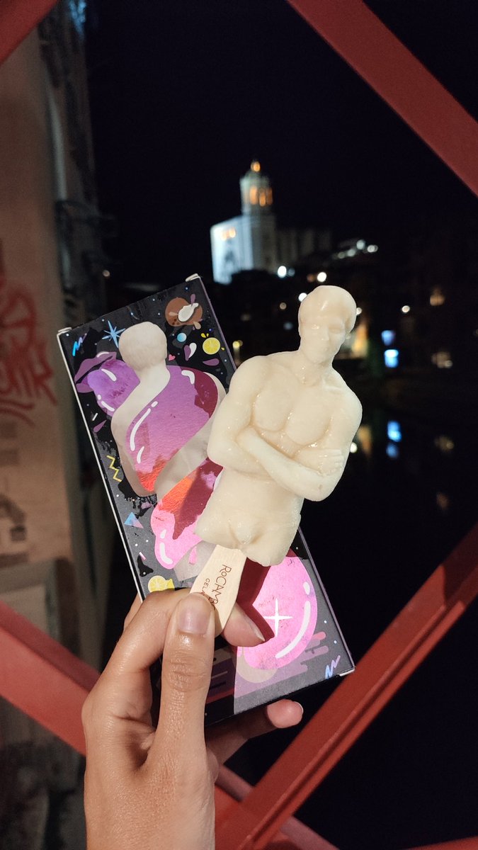 __Chiz's tweet photo. La caixa me la guardo pel Satisfyer. #Velencoco @RRRocambolesc https://t.co/62WDSoFUoz