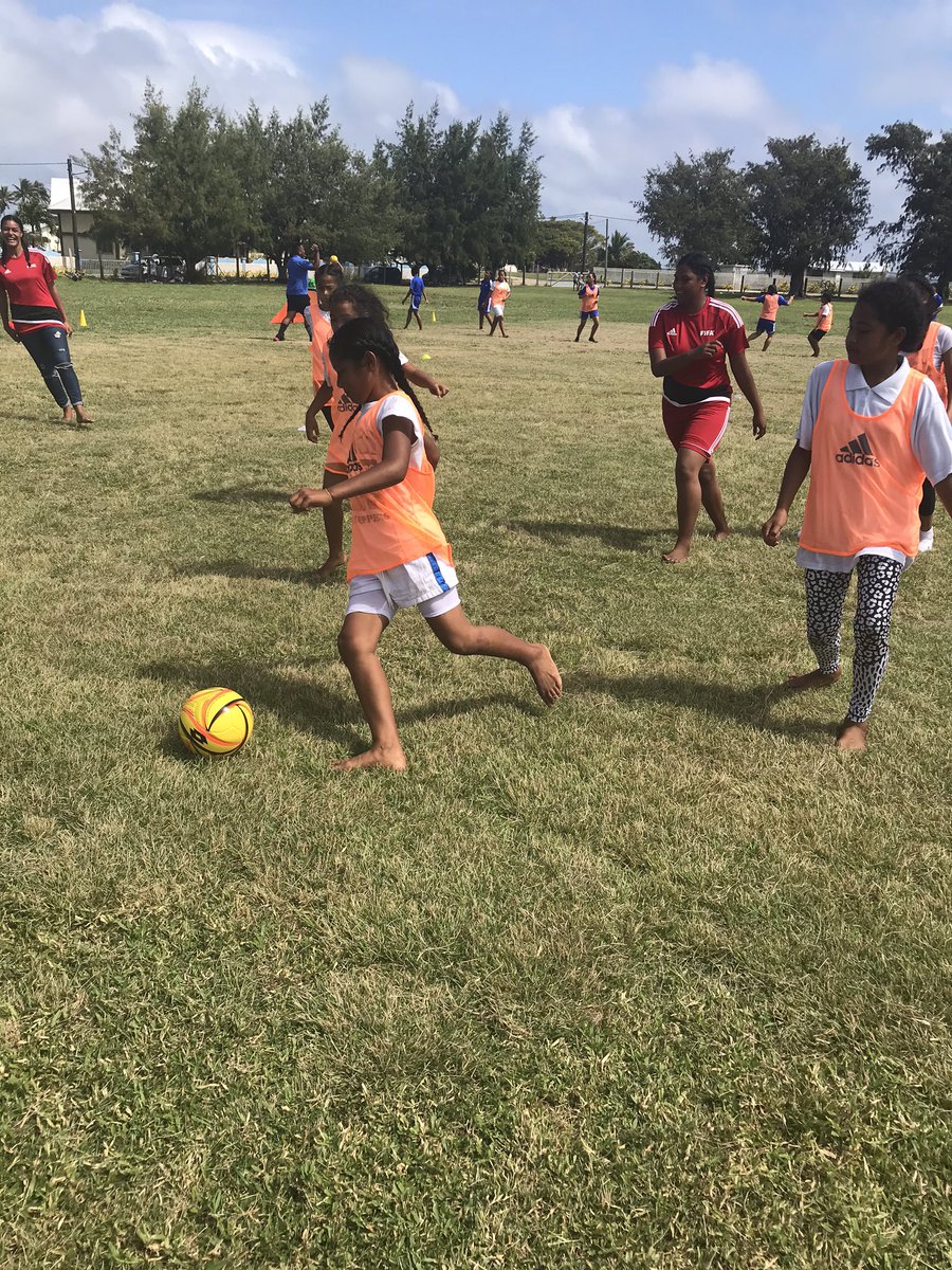 Heilala Manongi touched down in Ha’apai with almost 200 young girls participated! The Governor of Haapai warmly welcome this project to his shore! #HeilalaManongi #FIFAparticipationgrowthproject
