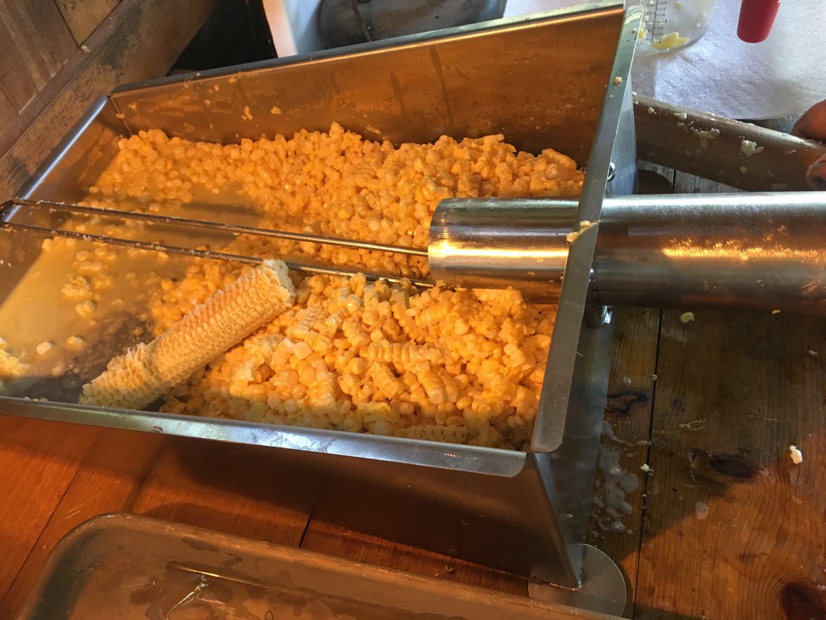 PamSmithDTN's tweet image. better shot of tray of the sheller.