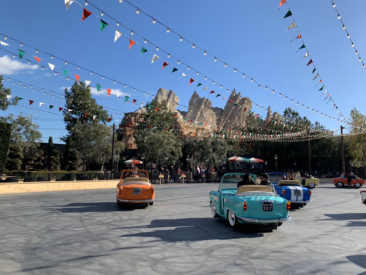 いづみ 子連れ旅ライター 旅をテーマにしたショップ立ち上げ中in ロサンゼルス 部屋が暑い みんながお昼寝から起きたので 夕方になっちゃったけど久しぶりにvazquez Rock へ Jr君 マックイーンいる所じゃない って 大正解 カーズの