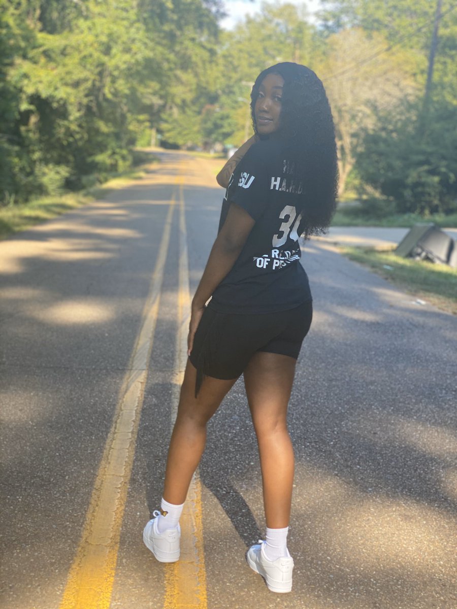 miahmyh's tweet image. Just when y’all thought it couldn’t get any flyaaa🦋 
H.A.R.M.L.E.S.S. Hardbody #30 #Spr20