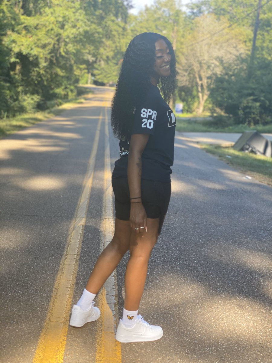 miahmyh's tweet image. Just when y’all thought it couldn’t get any flyaaa🦋 
H.A.R.M.L.E.S.S. Hardbody #30 #Spr20