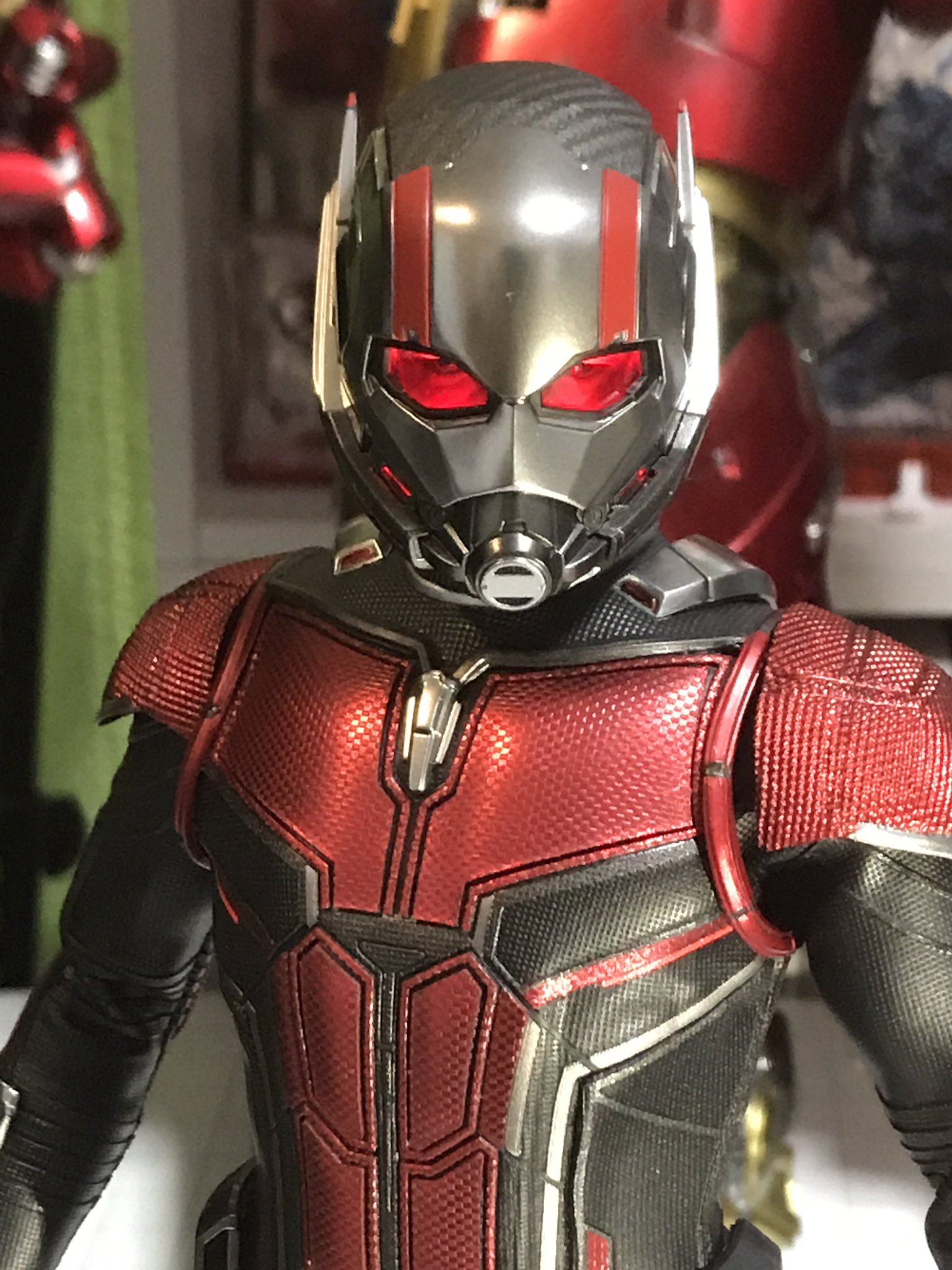 Wako 長らく待っていました 1 6アントマンが届きました 不評のスコットのベッドもなかなか気に入っていますがやはり アントマンマスクがカッコイイです このマスク光るぞ 笑 さすがのクオリティに感動です O ﾟ ﾟ O ホットトイズ