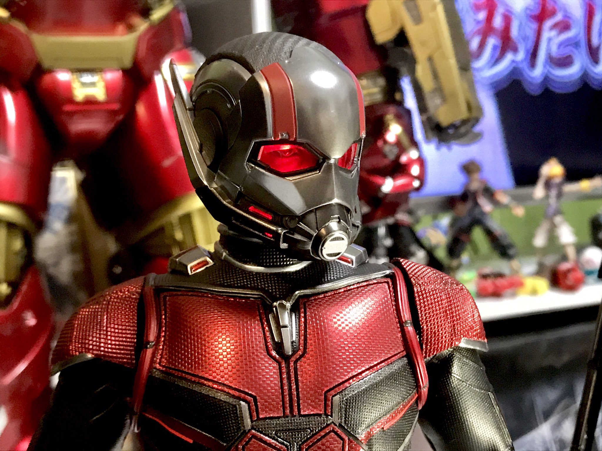 Wako 長らく待っていました 1 6アントマンが届きました 不評のスコットのベッドもなかなか気に入っていますがやはり アントマンマスクがカッコイイです このマスク光るぞ 笑 さすがのクオリティに感動です O ﾟ ﾟ O ホットトイズ